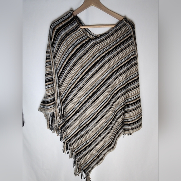 Cejon Poncho Black Gray Tan Multi V-Neck Pullover Asymmetric Hem With Fringe OS - Picture 1 of 9
